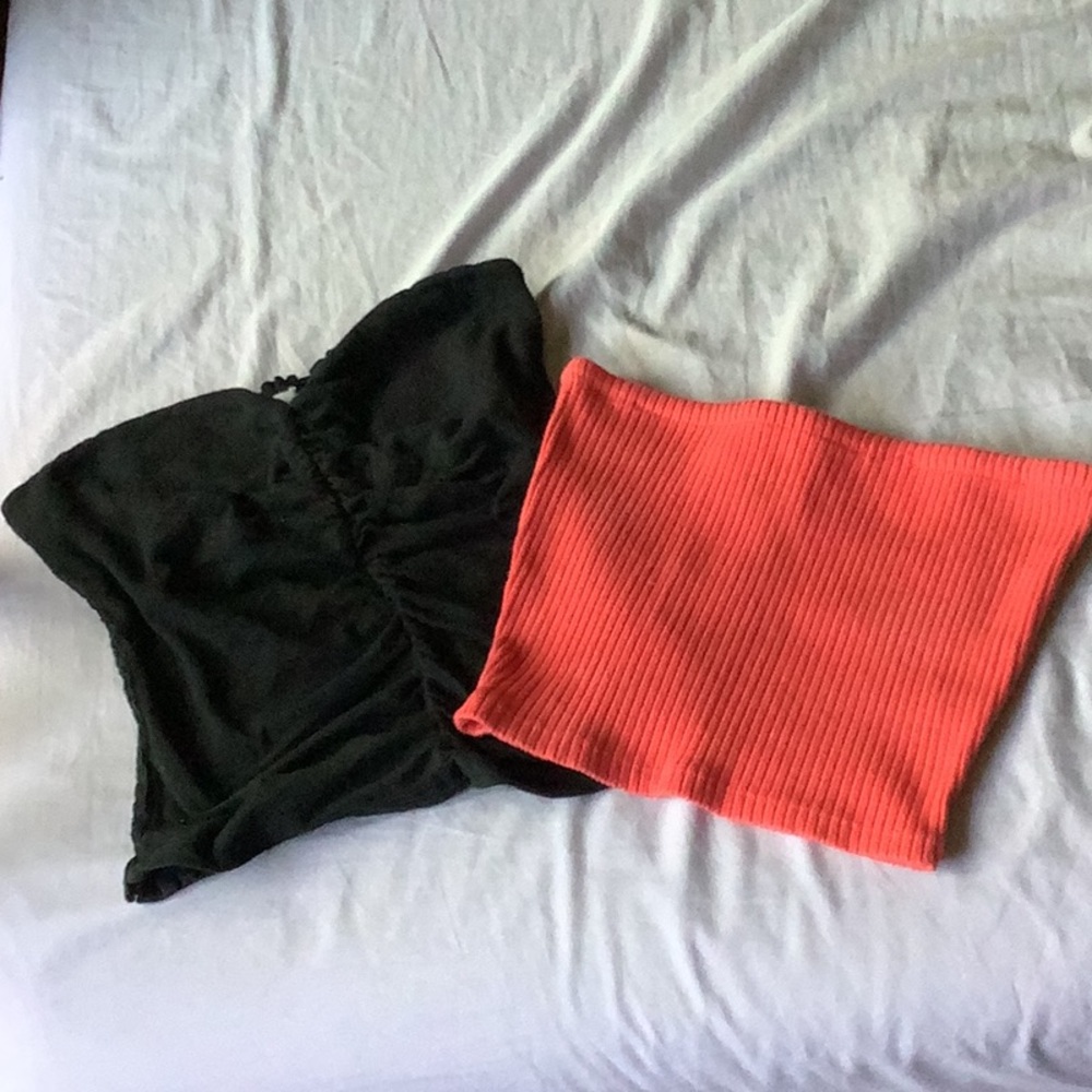 ⭐️Lot of 2 Crop Tops Heart size Small & Hips & Urban Outfitters Size XSmall⭐️
